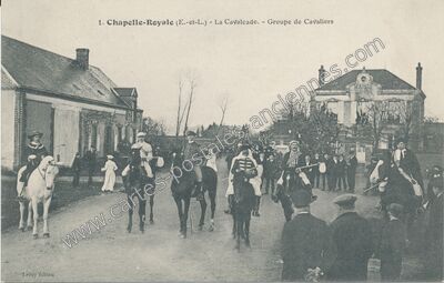 Carte postale ancienne La Cavalcade. - Groupe de Cavaliers — Chapelle-Royale (Eure-et-Loir)