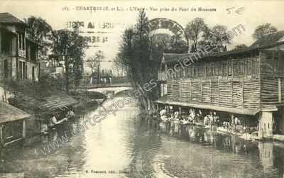 Carte postale ancienne L'Eure - Vue prise du Pont du Massacre — Chartres (Eure-et-Loir)