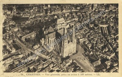 Carte postale ancienne Vue générale, prise en avion à 100 mètres — Chartres (Eure-et-Loir)