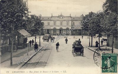 Carte postale ancienne Rue Jehan de Beauce et la Gare — Chartres (Eure-et-Loir)
