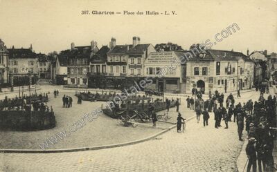 Carte postale ancienne Place des Halles — Chartres (Eure-et-Loir)