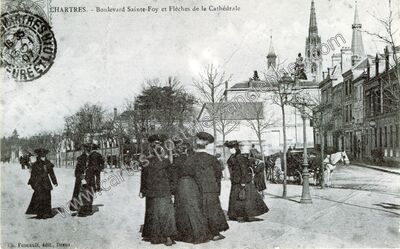 Carte postale ancienne Boulevard Sainte-Foy et Flèches de la Cathédrale — Chartres (Eure-et-Loir)