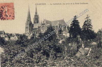 Carte postale ancienne La Cathédrale, vue prise de la Porte Guillaume — Chartres (Eure-et-Loir)