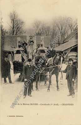 Carte postale ancienne Char de la Maison ROYER - Cavalcade 1er Avril — Chartres (Eure-et-Loir)