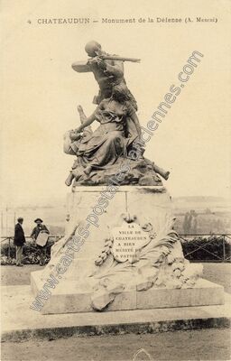 Carte postale ancienne Monument de la Défense — Châteaudun (Eure-et-Loir)