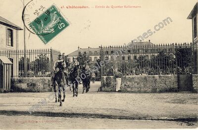 Carte postale ancienne Entrée du Quartier Kellermann — Châteaudun (Eure-et-Loir)