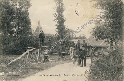 Carte postale ancienne La rue Chartraine — La Ferte Villeneuil (Eure-et-Loir)