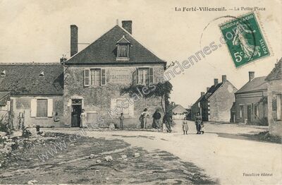 Carte postale ancienne La Petite Place — La Ferte Villeneuil (Eure-et-Loir)