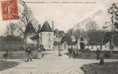 Carte postale ancienne Le Château. — Entrée de la Belle Cour, façade Ouest — Fontenay-sur-Conie (Eure-et-Loir)