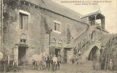 Carte postale ancienne Ferme de la Recette / Ancien Évêché — Fresnay-l'Évêque (Eure-et-Loir)