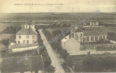 Carte postale ancienne L'Avenue de la Gare — Fresnay-l'Évêque (Eure-et-Loir)