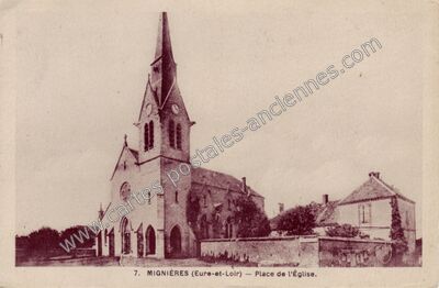 Carte postale ancienne Place de l'Église — Mignières (Eure-et-Loir)