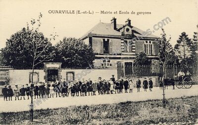 Carte postale ancienne Mairie et Ecole de garçons — Ouarville (Eure-et-Loir)