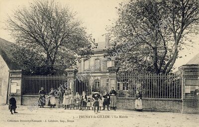 Carte postale ancienne La Mairie — Prunay-le-Gillon (Eure-et-Loir)