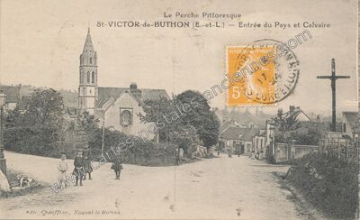 Carte postale ancienne Entrée du Pays et Calvaire — Saint-Victor-de-Buthon (Eure-et-Loir)
