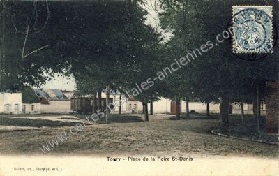 Carte postale ancienne Place de la Foire St-Denis — Toury (Eure-et-Loir)