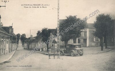 Carte postale ancienne Place du Puits de la Boite — Authon-du-Perche (Eure-et-Loir)