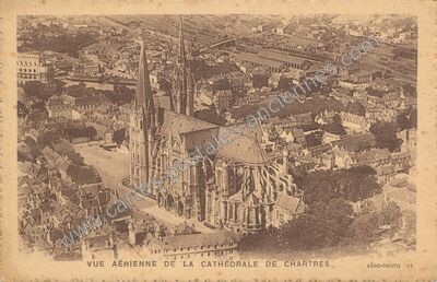 Carte postale ancienne Vue aérienne de la cathédrale — Chartres (Eure-et-Loir)