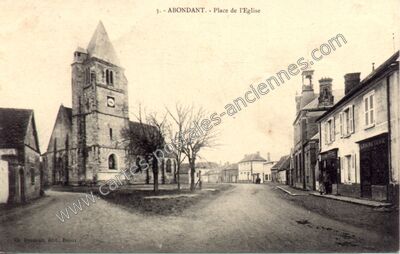 Carte postale ancienne Place de l'Eglise — Abondant (Eure-et-Loir)