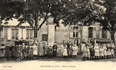 Carte postale ancienne Mairie et Ecole — Allonnes (Eure-et-Loir)