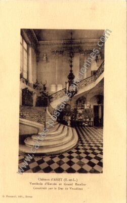 Carte postale ancienne Vestibule d'Entrée et Grand Escalier — Anet (Eure-et-Loir)