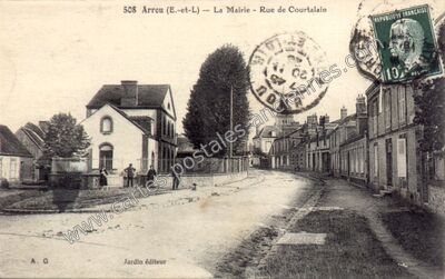 Carte postale ancienne La Mairie - Rue de Courtalain — Arrou (Eure-et-Loir)