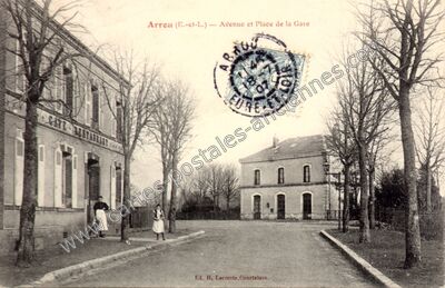 Carte postale ancienne Avenue et Place de la Gare — Arrou (Eure-et-Loir)