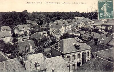 Carte postale ancienne Vue Panoramique. - Avenue de la Gare et Ecoles — Arrou (Eure-et-Loir)