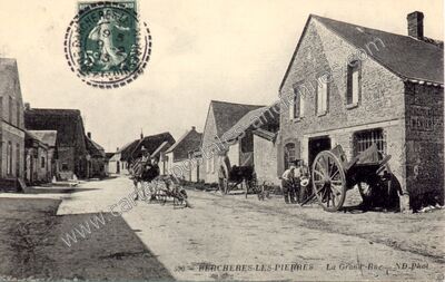 Carte postale ancienne La Grand-Rue — Berchères-les-Pierres (Eure-et-Loir)