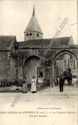 Carte postale ancienne La Grande Maison. Portail Ancien — Berchères-les-Pierres (Eure-et-Loir)