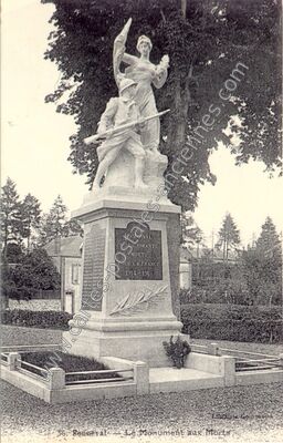 Carte postale ancienne Le Monument aux Morts — Bonneval (Eure-et-Loir)
