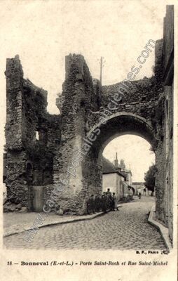 Carte postale ancienne Porte Saint-Roch et Rue Saint-Michel — Bonneval (Eure-et-Loir)