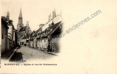 Carte postale ancienne Eglise et rue de Châteaudun — Bonneval (Eure-et-Loir)