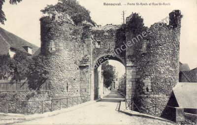 Carte postale ancienne Porte St-Roch et Rue St-Roch — Bonneval (Eure-et-Loir)