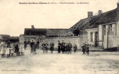 Carte postale ancienne Mairie et Ecoles. - La Récréation — Boullay les Deux Eglises (Eure-et-Loir)