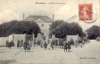 Carte postale ancienne L'École des Garçons — Brezolles (Eure-et-Loir)