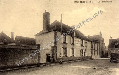 Carte postale ancienne La Gendarmerie — Brezolles (Eure-et-Loir)