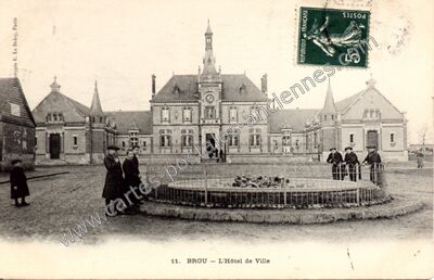 Carte postale ancienne L'Hôtel de Ville — Brou (Eure-et-Loir)