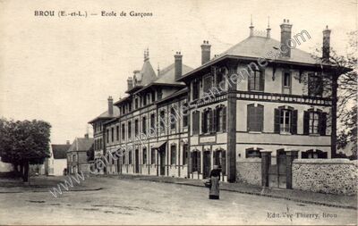 Carte postale ancienne Ecole de Garçons — Brou (Eure-et-Loir)