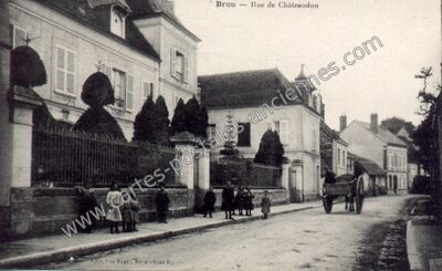 Carte postale ancienne Rue de Châteaudun — Brou (Eure-et-Loir)