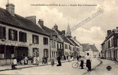 Carte postale ancienne Grande Rue et Gendarmerie — Champrond-en-Gâtine (Eure-et-Loir)