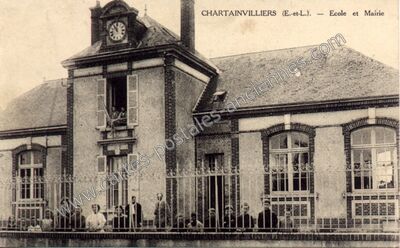 Carte postale ancienne Ecole et Mairie — Chartainvilliers (Eure-et-Loir)