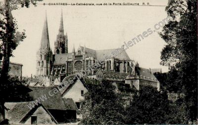 Carte postale ancienne La Cathédrale, vue de la Porte Guillaume — Chartres (Eure-et-Loir)