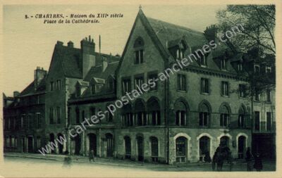 Carte postale ancienne Maison du XIIIe siècle Place de la Cathédrale — Chartres (Eure-et-Loir)