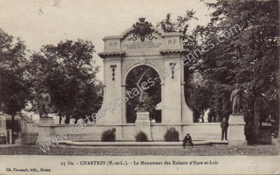 Carte postale ancienne Le Monument des Enfants d'Eure-et-Loir — Chartres (Eure-et-Loir)