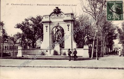 Carte postale ancienne Monument des Enfants d'Eure-et Loire — Chartres (Eure-et-Loir)
