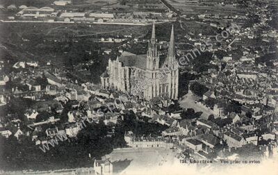 Carte postale ancienne Vue prise en avion — Chartres (Eure-et-Loir)