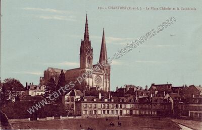 Carte postale ancienne La Place Châtelet et la Cathédrale — Chartres (Eure-et-Loir)