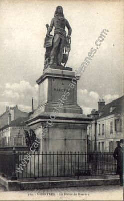 Carte postale ancienne La Statue de Marceau — Chartres (Eure-et-Loir)