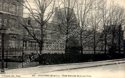 Carte postale ancienne École Normale de Jeunes Filles — Chartres (Eure-et-Loir)